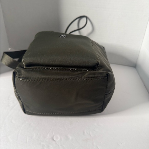 Lululemon Olive Green Crossbody bucket Bag - Picture 5 of 10